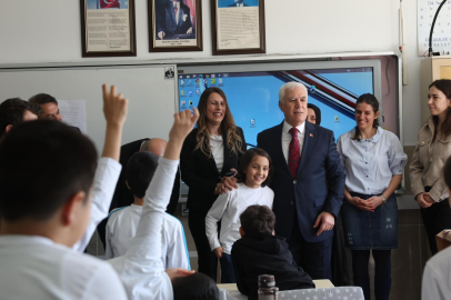 Arkadaşlarına söz verdi, Başkan Bozbey'i sınıfa getirdi