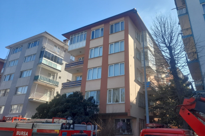 Bursa’da apartman çatısında yangın paniği