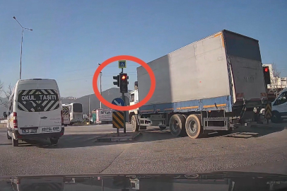 Bursa'da sürücüler kırmızı ışıkta durmadı