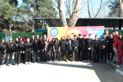 Gençlerden hayvan bakım merkezine ziyaret