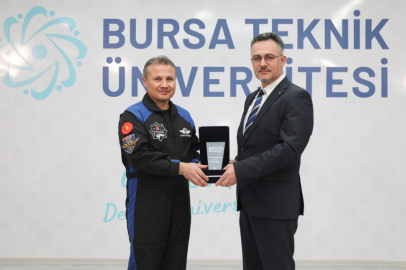 Türkiye'nin ilk astronotu Alper Gezeravcı BTÜ öğrencileriyle buluştu