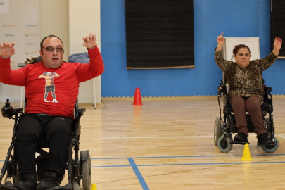 Engelleri sevgiyle aşan tekerlekli sandalyeli çiftin ilham veren hikayesi