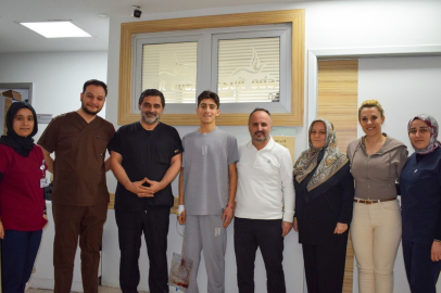 Genç futbolcu, 3 uzman doktorun katıldığı başarılı operasyonla hayata tutundu