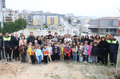 Nilüfer’de Orman Haftası’nda öğrenciler fidan dikti