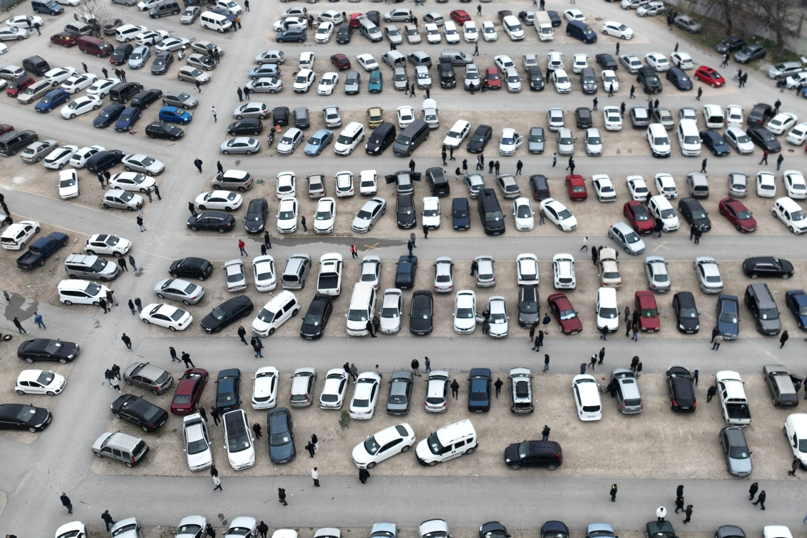 İkinci el oto pazarında buruk bayram