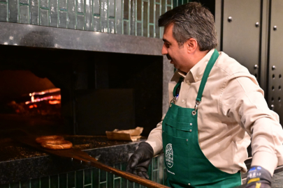 Başkan Yılmaz önce pişirdi sonra ikram etti