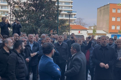 Bursa'da halk otobüsü esnafı belediye önünde toplandı
