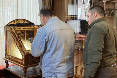 Emirsultan Türbesin’deki sakal-ı şerife ziyaretçi akını