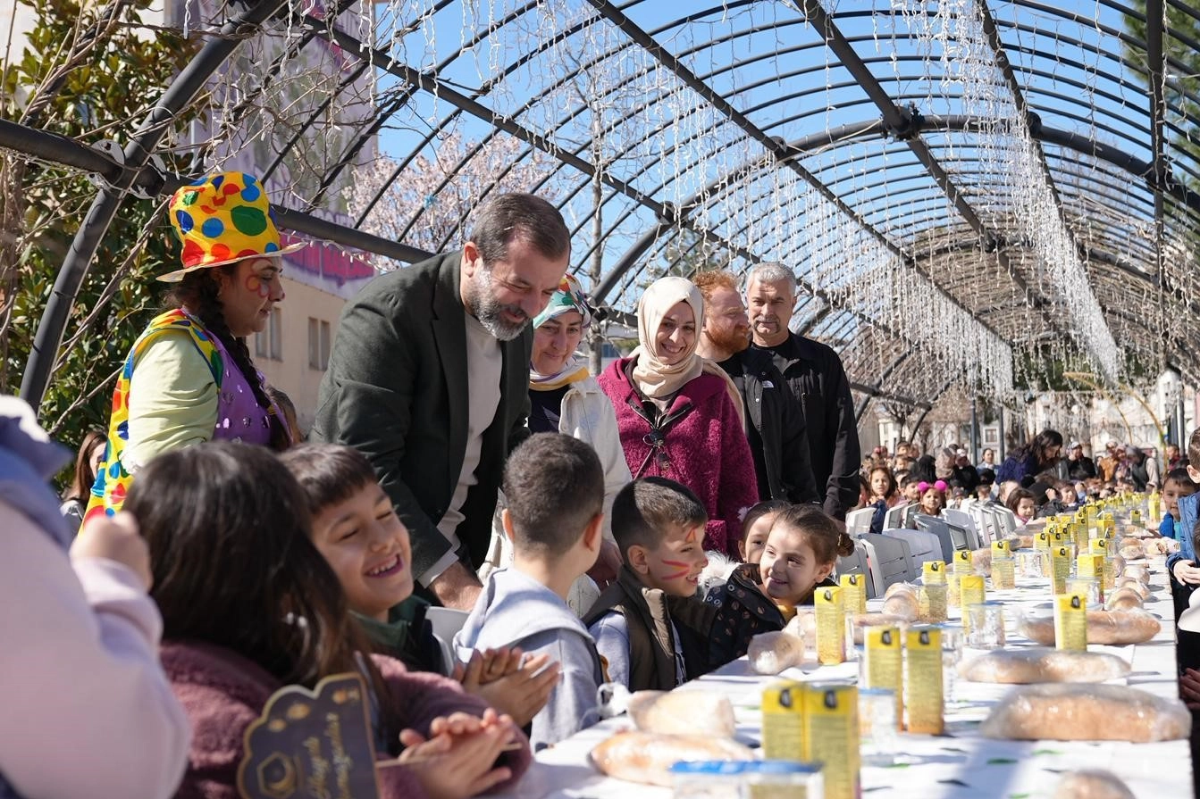 Gürsulu minikler tekne orucuyla iftar açtı