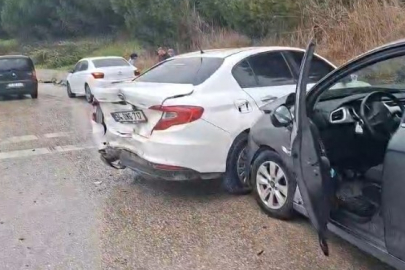 Otobanda zincirleme kaza: 4 araç birbirine girdi