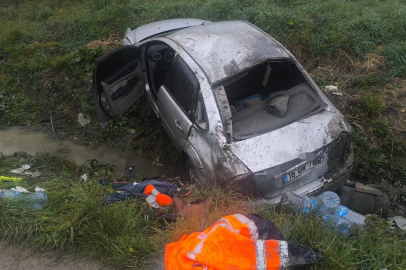 Feci Kaza! Kontrolden Çıkan Otomobil Tarlaya Uçtu: 3 Yaralı