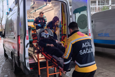 İnegöl'de Otomobil İstinat Duvarına Çarptı: 4 Yaralı