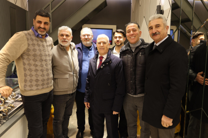 Başkan Bozbey çarşı esnafıyla bayramlaştı