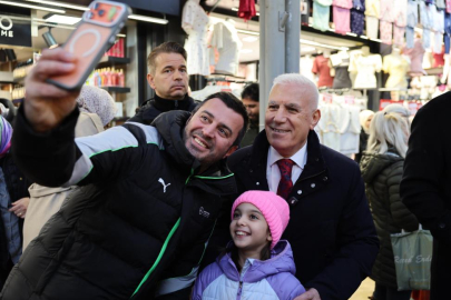 Başkan Bozbey çarşı esnafıyla bayramlaştı