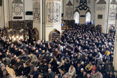 Bursa’da Bayram namazında yağmura rağmen büyük coşku