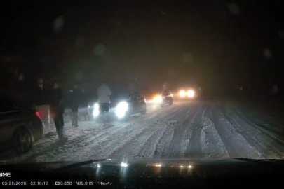 İnegöl karayolunda etkili olan kar yağışı sürücülere zor anlar yaşattı