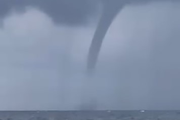 Korkutan hortum karaya ulaşmadan kayboldu