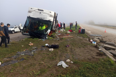 Yolcu otobüsü devrildi: 2 ölü, 17 yaralı