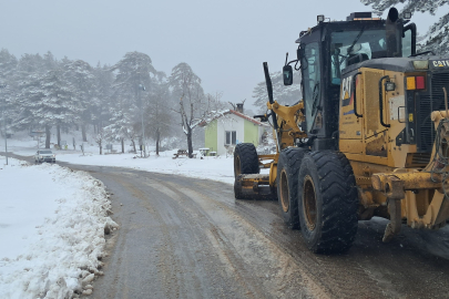 Bursa Büyükşehir Belediyesi kar mesaisinde: Tüm yollar açık