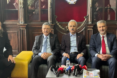 Ulaştırma ve Altyapı Bakanı Uraloğlu:  "Hürmüz Boğazı’nda kalan 14 tane Türk bayraklı olmayan ancak Türk sahipli gemi var"