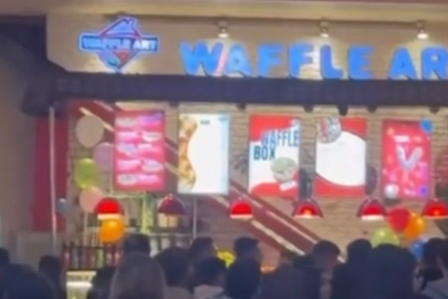 Bursa'da Korupark AVM'de çıkan kavgada yumruklar havada uçuştu