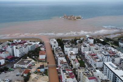 Mersin Kızkalesi'nde Yaşanan Sel Olayı Çevreyi Kahverengiye Bürüdü