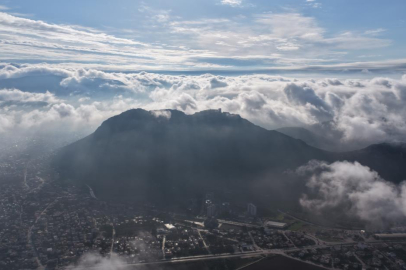 Bulutlar Kozan Kalesi’nde dans etti, ortaya masalsı görüntüler çıktı