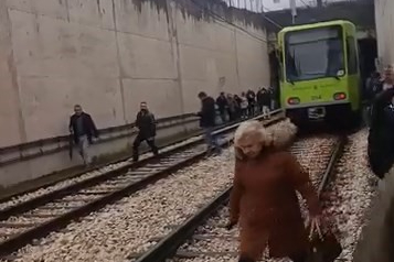 Bursa'da metro seferleri durdu