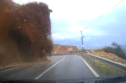 Heyelan araç kamerasında: Ölümden kıl payı kurtuldu