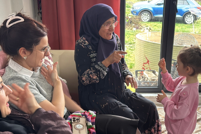 İşaret diliyle kurulan sevgi dolu iletişim, görenlerin adeta içini ısıttı