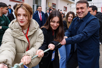 Nevruz, il protokolünün de katılımıyla düzenlenen programda coşkuyla kutlandı