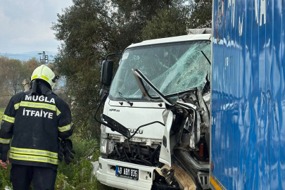 Muğla'da Kaza: İki Kamyonet Çarpıştı