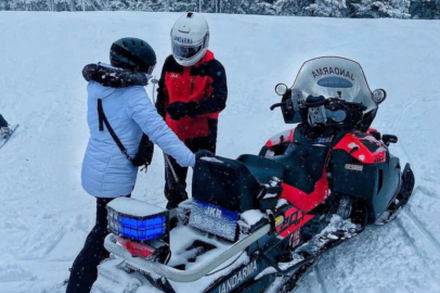 Uludağ'da jandarmadan kayakçılara yardım eli