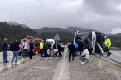 Yolcu otobüsü devrildi...Kazada çok sayıda yolcu yaralandı