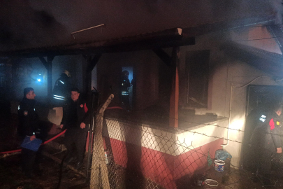 Bağ evinde çıkan yangın paniğe neden oldu