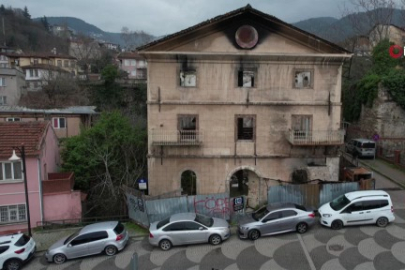 156 yıllık tarihi bina yangında zarar gördü