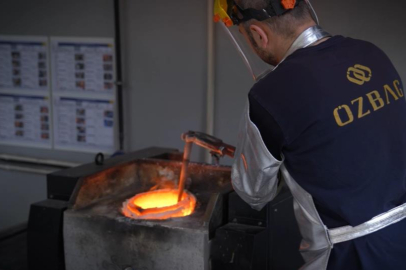 Gece gündüz böyle altın üretiyorlar