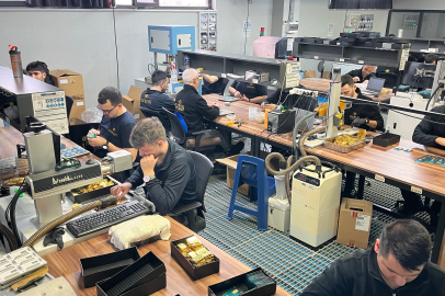 Talebe yetişmek için gece gündüz böyle altın üretiyorlar