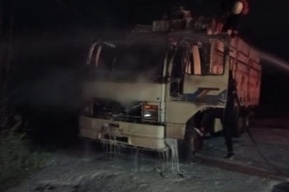 Park Halindeki Kamyon Alev Alev Yandı