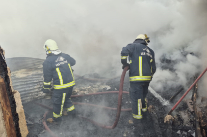 Ahır ve Odunlukta Çıkan Yangın Panik Yarattı