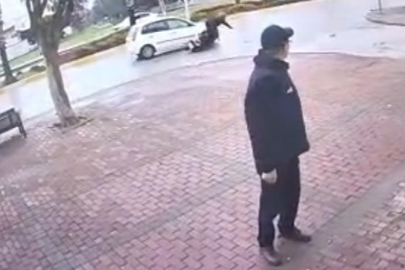 Elektrikli Bisiklet ile Otomobil Çarpıştı: Kaza Anı Kamerada