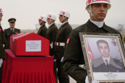 Ağrı'da askeri araç kazasında şehit olan Uzman Çavuş Akarsel için tören düzenlendi