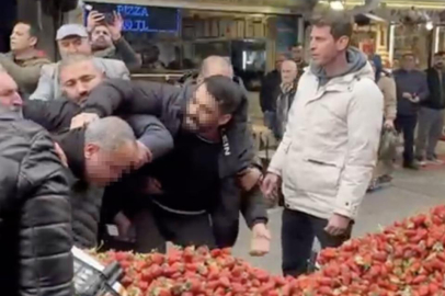 Zabıtaya tekme tokat saldırı: Seyyar satıcı ortalığı karıştırdı