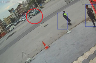 Otomobille çarpışan motosikletli havada takla attı! Feci kaza kamerada