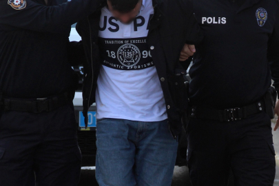 Sürücü, Ayağıyla Direksiyonu Kontrol Ettiği İçin Ceza Aldı