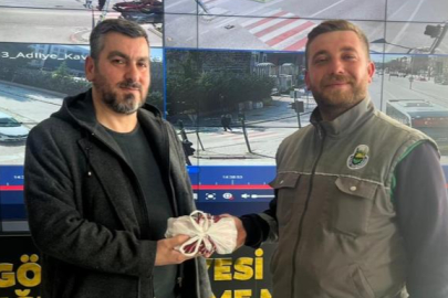 Yolda bulduğu 200 bin lirayı sahibine teslim etti