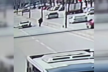 Yolda bulduğu 200 bin lirayı sahibine teslim etti