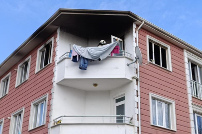 3 katlı binada yangın: Dumandan zehirlenen yaşlı kadının durumu ağır