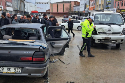 2 aracın karıştığı kazada 4’ü çocuk 9 kişi yaralandı