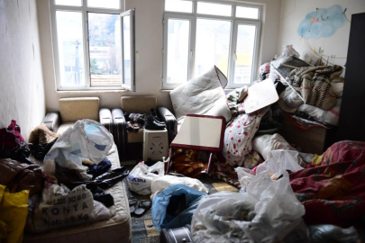 Bir daireden 4 kamyon çöp çıktı